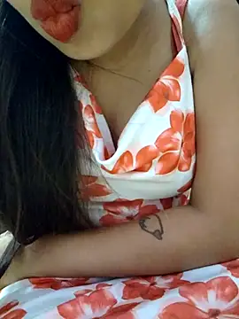 Snapshot of Roshni_98 chatting on 07/25/26, 05:32 Roshni 98 online show from 07/25/26, 05:32