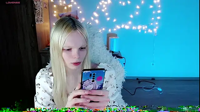 Emily Nyaffee online show from 03/23/25, 01:53