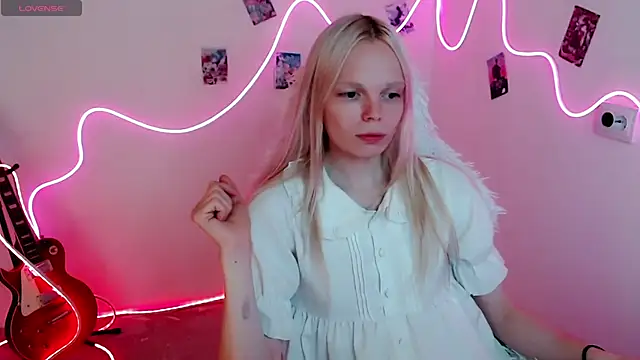 Emily Nyaffee online show from 09/11/25, 01:22