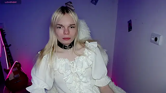 Emily Nyaffee online show from 12/20/25, 08:43