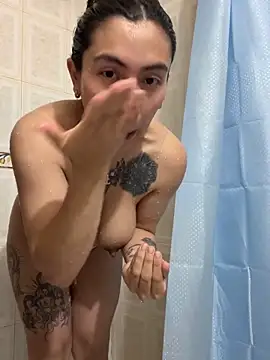 Snapshot of emma_rouse69 chatting on 10/21/25, 02:07 emma rouse69 online show from 10/21/25, 02:07