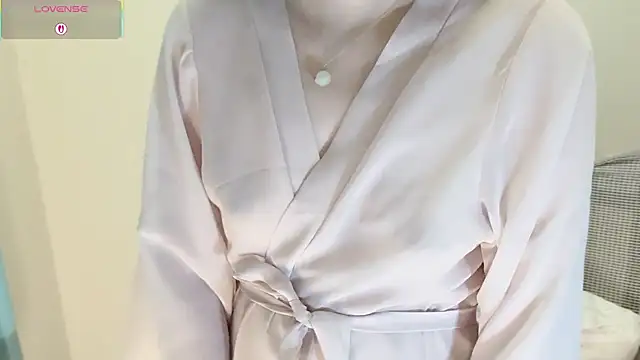 A-xena online show from 12/17/25, 02:39