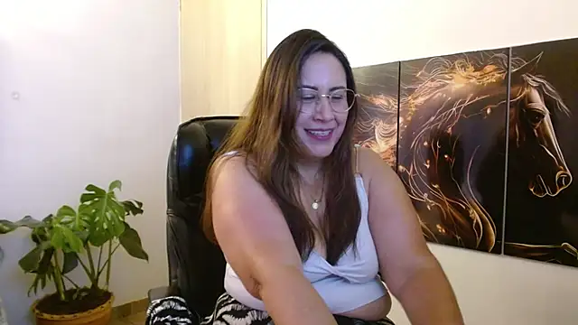 Snapshot of amalia_brunette chatting on 04/12/26, 09:31 amalia brunette online show from 04/12/26, 09:31