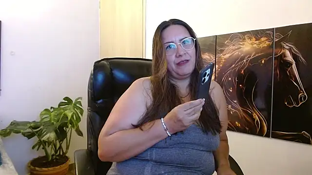 Snapshot of amalia_brunette chatting on 04/20/26, 10:00 amalia brunette online show from 04/20/26, 10:00