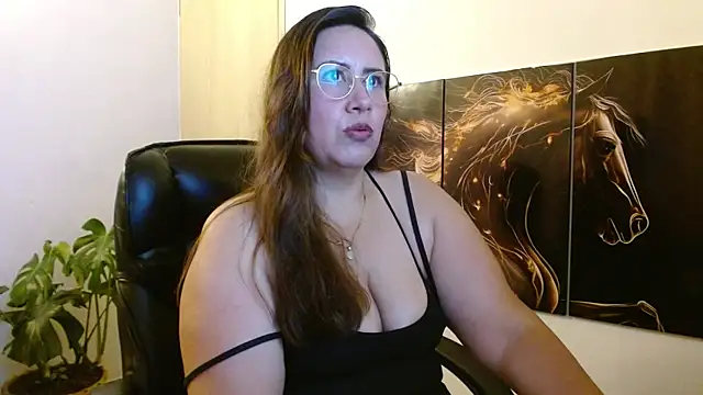 Snapshot of amalia_brunette chatting on 04/26/26, 11:35 amalia brunette online show from 04/26/26, 11:35