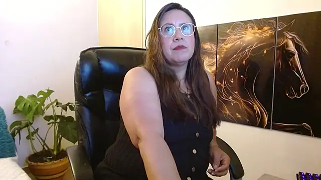 Snapshot of amalia_brunette chatting on 04/30/26, 11:53 amalia brunette online show from 04/30/26, 11:53