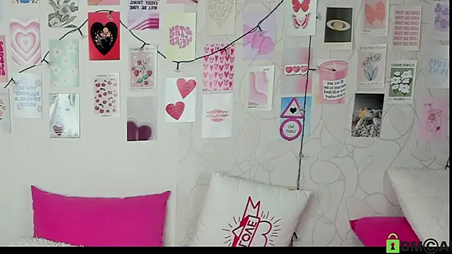 Snapshot of little_radiant_sun chatting on 11/08/25, 06:57 little radiant sun online show from 11/08/25, 06:57