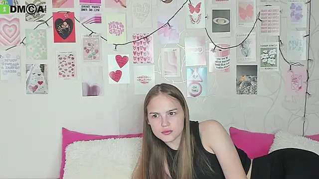 Snapshot of little_radiant_sun chatting on 12/01/25, 08:19 little radiant sun online show from 12/01/25, 08:19