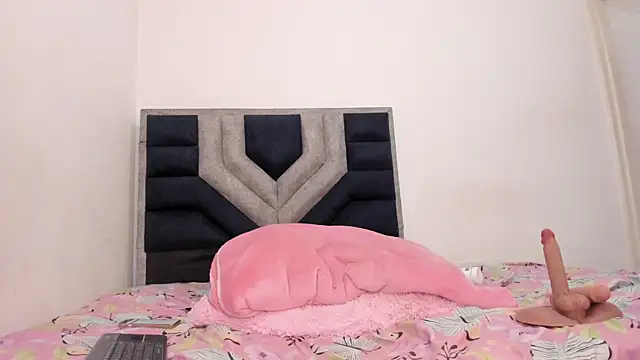 Snapshot of TiiffanyEvans1 chatting on 02/14/26, 03:53 TiiffanyEvans1 online show from 02/14/26, 03:53