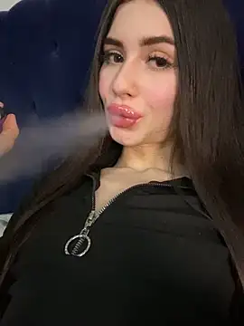 Snapshot of SofiaLaLight chatting on 03/21/25, 03:33 SofiaLaLight online show from 03/21/25, 03:33