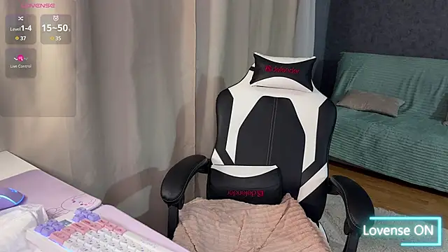 Snapshot of EmmySuiyugh chatting on 01/24/25, 03:34 EmmySuiyugh online show from 01/24/25, 03:34