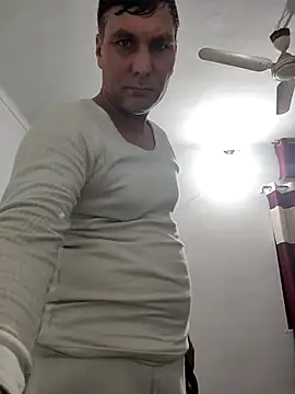 Snapshot of ZIMMY25 chatting on 12/21/25, 04:47 ZIMMY25 online show from 12/21/25, 04:47