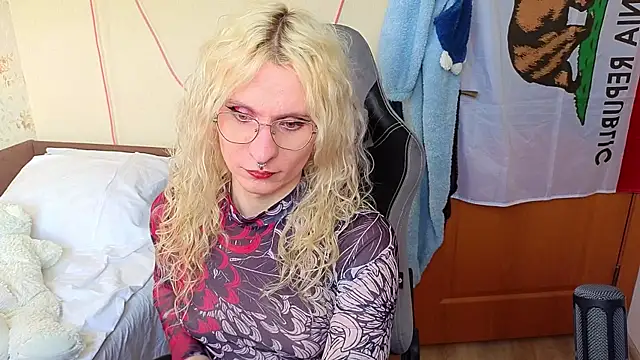 Lori Myaf online show from 04/24/26, 03:47