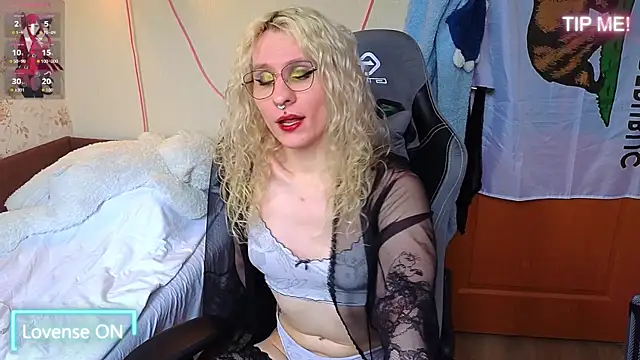 Lori Myaf online show from 04/25/26, 01:41
