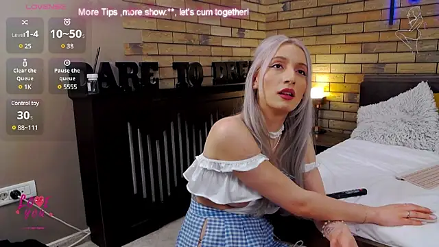 Snapshot of Ella_Charm chatting on 01/25/25, 10:18 Ella Charm online show from 01/25/25, 10:18