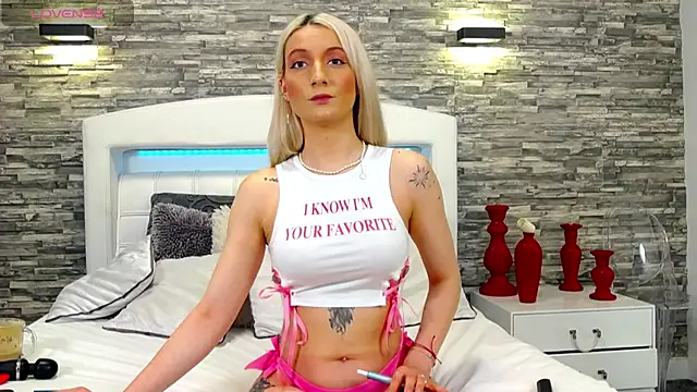 Snapshot of Ella_Charm chatting on 03/03/25, 08:54 Ella Charm online show from 03/03/25, 08:54