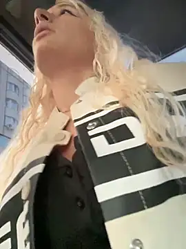 Snapshot of Ella_Charm chatting on 09/12/25, 04:07 Ella Charm online show from 09/12/25, 04:07