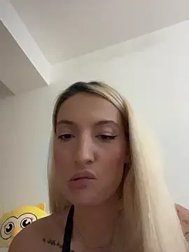 Snapshot of Ella_Charm chatting on 09/27/25, 04:34 Ella Charm online show from 09/27/25, 04:34