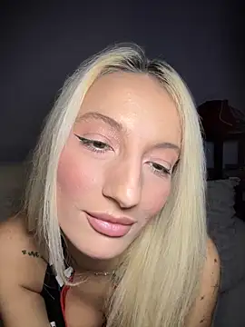 Snapshot of Ella_Charm chatting on 09/28/25, 04:12 Ella Charm online show from 09/28/25, 04:12