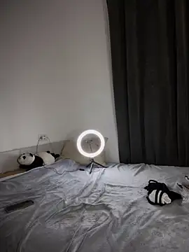 Snapshot of Ella_Charm chatting on 10/12/25, 04:17 Ella Charm online show from 10/12/25, 04:17