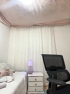 lilian prada online show from 05/12/26, 06:05