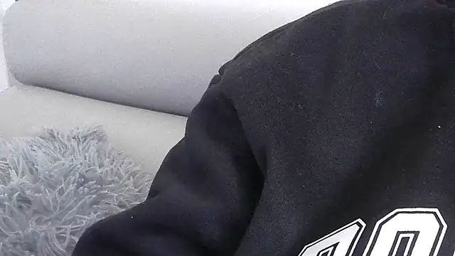 Snapshot of sarametisse26 chatting on 01/15/25, 01:31 sarametisse26 online show from 01/15/25, 01:31