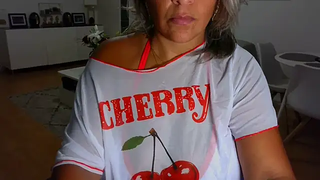 Snapshot of sarametisse26 chatting on 09/25/25, 07:01 sarametisse26 online show from 09/25/25, 07:01