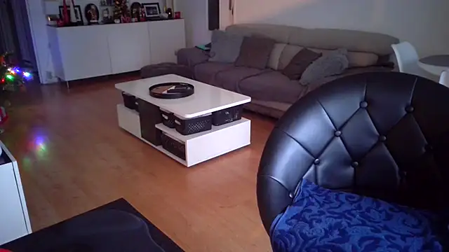 sarametisse26 online show from 12/04/25, 08:01