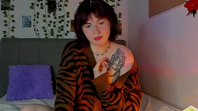 Snapshot of miss_Lizzy chatting on 12/03/24, 04:25 miss Lizzy online show from 12/03/24, 04:25