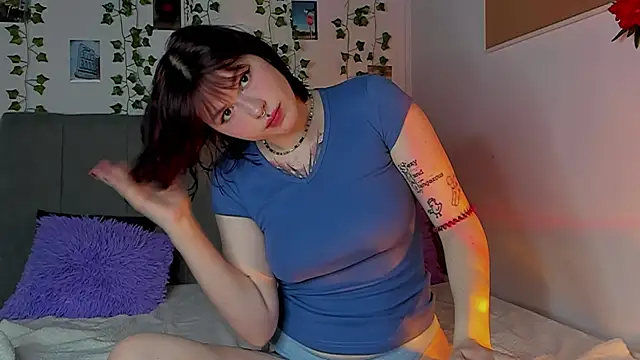 Snapshot of miss_Lizzy chatting on 12/23/24, 01:18 miss Lizzy online show from 12/23/24, 01:18