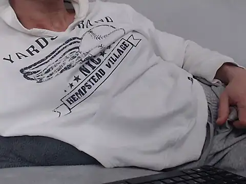Snapshot of MikeyMaXXX chatting on 03/01/26, 12:34 MikeyMaXXX online show from 03/01/26, 12:34