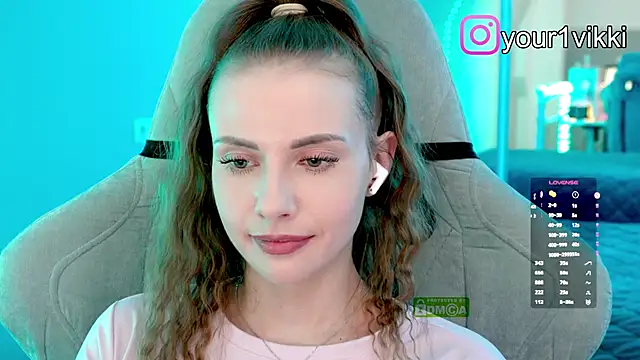 Snapshot of Vikki_Cheese chatting on 11/12/25, 08:30 Vikki Cheese online show from 11/12/25, 08:30