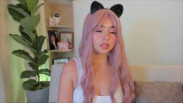 Snapshot of Olivia_xd_ chatting on 06/17/26, 05:54 Olivia xd online show from 06/17/26, 05:54