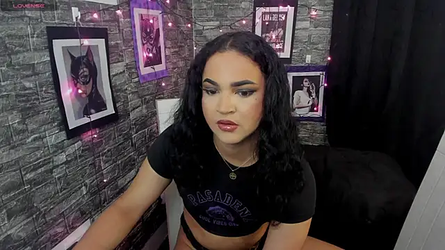 Snapshot of Andrys_ chatting on 12/16/25, 10:15 Andrys online show from 12/16/25, 10:15