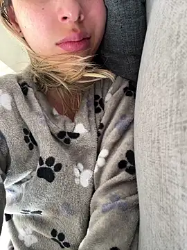 Ameellie online show from 09/27/25, 03:17