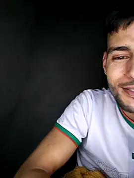 Snapshot of motanjer chatting on 10/14/25, 01:17 motanjer online show from 10/14/25, 01:17