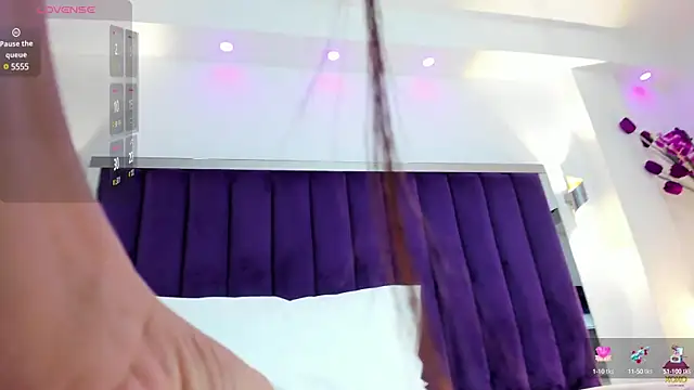 SaraRiley online show from 02/04/25, 11:06