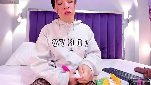 SaraRiley online show from 09/11/25, 10:54