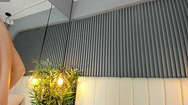 SaraRiley online show from 12/14/25, 10:36