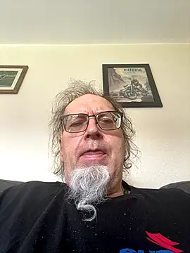 Snapshot of chatting on 09/21/25, 11:23 online show from 09/21/25, 11:23