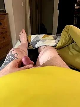 Snapshot of chatting on 11/04/25, 09:03 online show from 11/04/25, 09:03