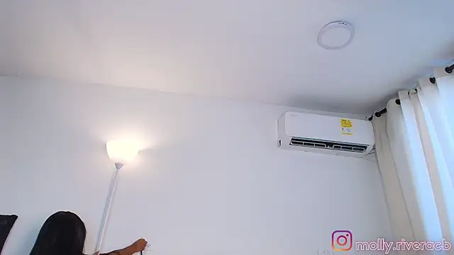 mollyrivera online show from 12/18/25, 05:41