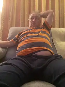 Snapshot of Russirayu chatting on 11/15/25, 11:10 Russirayu online show from 11/15/25, 11:10