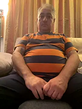 Snapshot of Russirayu chatting on 11/16/25, 11:21 Russirayu online show from 11/16/25, 11:21