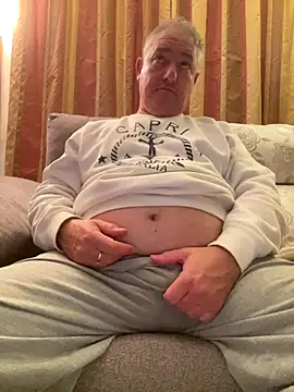 Snapshot of Russirayu chatting on 12/14/25, 10:36 Russirayu online show from 12/14/25, 10:36