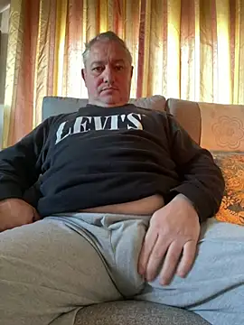 Snapshot of Russirayu chatting on 01/11/26, 09:25 Russirayu online show from 01/11/26, 09:25