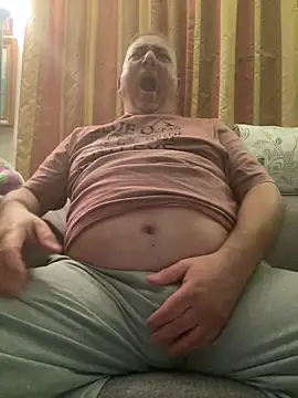 Snapshot of Russirayu chatting on 02/19/26, 11:34 Russirayu online show from 02/19/26, 11:34