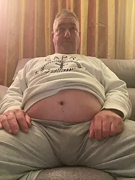 Snapshot of Russirayu chatting on 02/25/26, 11:25 Russirayu online show from 02/25/26, 11:25