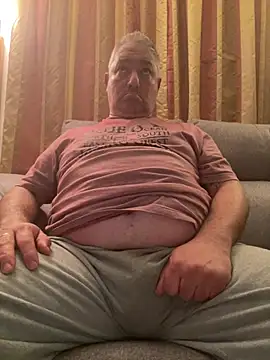 Snapshot of Russirayu chatting on 03/04/26, 12:05 Russirayu online show from 03/04/26, 12:05