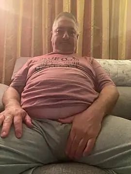 Snapshot of Russirayu chatting on 03/08/26, 10:57 Russirayu online show from 03/08/26, 10:57